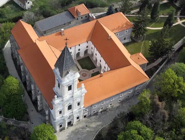 Sopronbánfalvi Kolostor Hotel és Étterem — 1. fotó