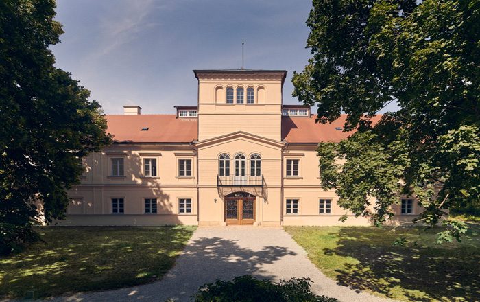 Schloss Suessenbrunn — Foto 1